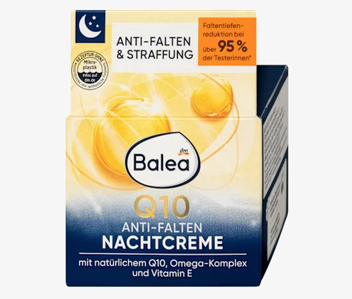 Balea noční pleťový krém Q10 proti vráskám s Omega-komplexem vyhlazuje náročnou pleť a pečuje o ni. Vrásky a mimické vrásky jsou viditelně redukovány, buněčná funkce pokožky získá optimální podporu. Výsledkem noční péče je hladká pleť a svěží vzhled. Obsažený provitamín B5 pleť intenzivně hydratuje, Omega-komplex posiluje obrannou funkci pokožky a vitamín E chrání pleť před volnými radikály. 65 Kč
