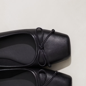 černé kožené balerínky, H&M, 890 Kč
