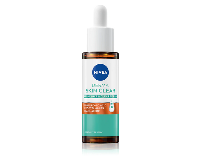 NIVEA Derma Skin Clear sérum pleť zklidní a zabrání vzniku pupínků a rozšířených pórů. Obsahuje kombinaci aktivních látek v podobě niacinamidu, provitamínu B5 a kyseliny hyaluronové, které vyhladí vaši pleť a obnoví kožní bariéru. 286 Kč
