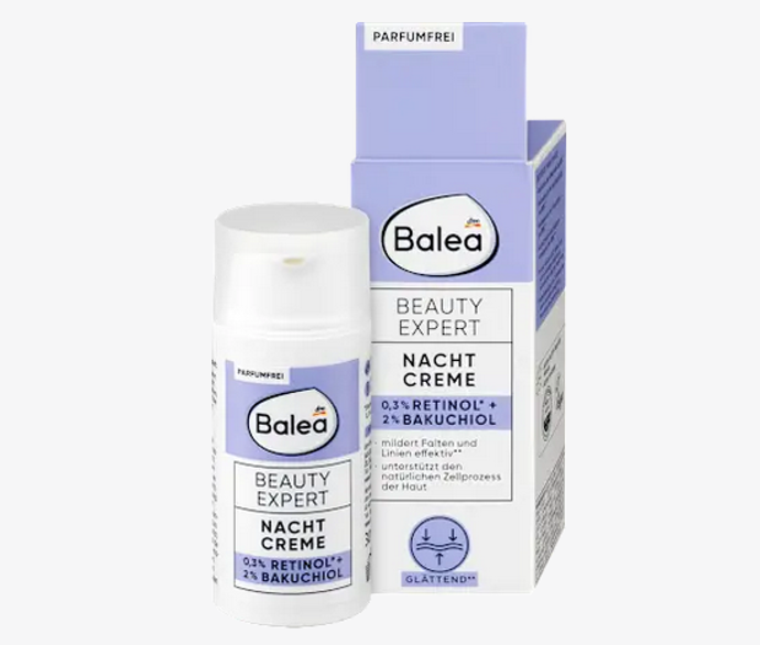 Noční krém Balea Beauty Expert s 0,3% retinolem + 2% bakuchiolem účinně redukuje vrásky a podporuje přirozený proces regenerace pokožky. Bakuchiol je rostlinná alternativa k retinolu a společně zajišťují účinné zlepšení pokožky. Vzorec s 0,3% retinolem a 2% bakuchiolem proniká hluboko do horní vrstvy pokožky a poskytuje jí intenzivní hydrataci. Vysoce účinná kompozice snižuje hloubku vrásek, zlepšuje pružnost pokožky a podporuje její regenerační proces. 149 Kč
