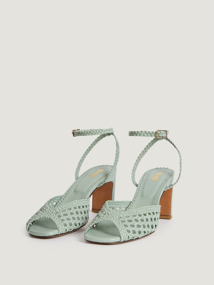 Střevíce, Rouje, 250 eur
