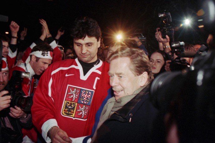 Vladimír Růžička po návratu z Nagana s Václavem Havlem
