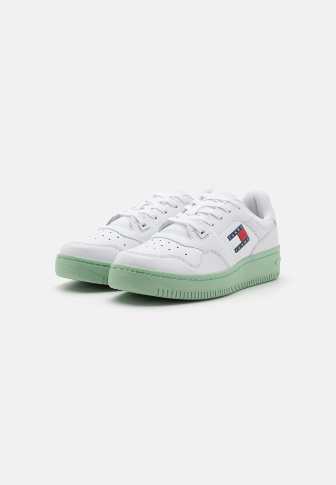 Tommy Hilfiger 1743 Kč
Tommy Hilfiger 1743 Kč