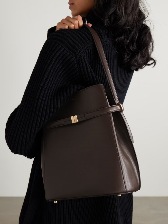 Kabelka, Toteme, 1050 EUR
Kabelka, Toteme, 1050 EUR