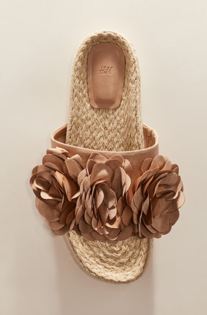 Sandály espadrilky s aplikací, H&M, 839 Kč
