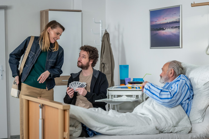 Nekonečný seriál Ulice sleduje dramatické osudy několika spřátelených rodin žijících v sousedství
