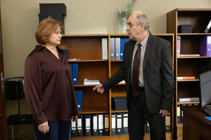 Nekonečný seriál Ulice sleduje dramatické osudy několika spřátelených rodin žijících v sousedství
