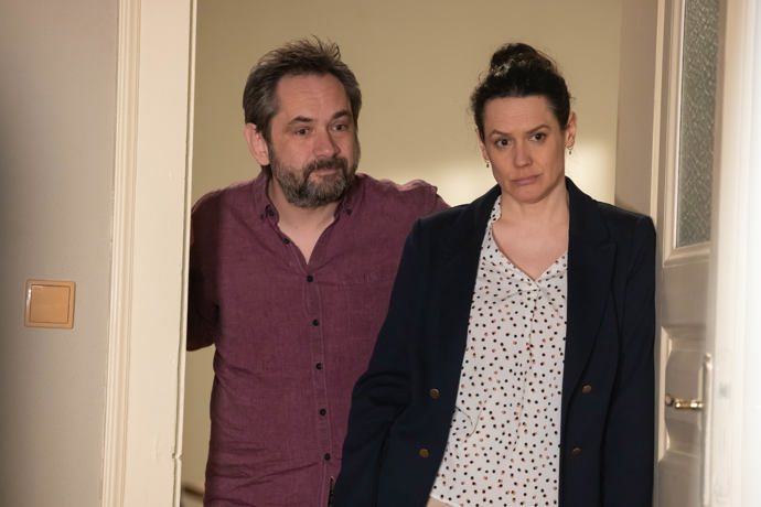 Nekonečný seriál Ulice sleduje dramatické osudy několika spřátelených rodin žijících v sousedství
