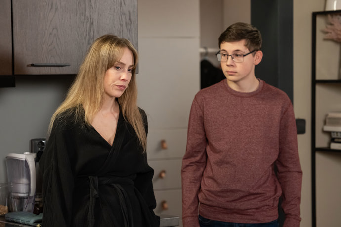 Nekonečný seriál Ulice sleduje dramatické osudy několika spřátelených rodin žijících v sousedství

