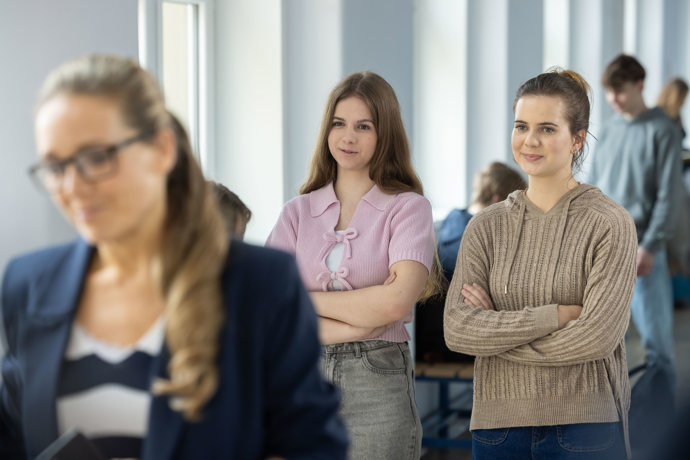 Nekonečný seriál Ulice sleduje dramatické osudy několika spřátelených rodin žijících v sousedství
