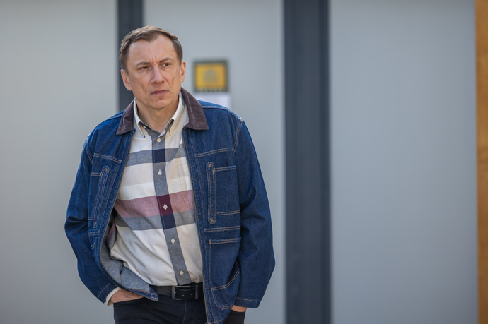 Nekonečný seriál Ulice sleduje dramatické osudy několika spřátelených rodin žijících v sousedství
