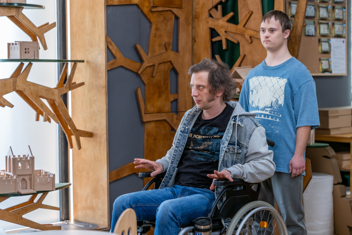 Nekonečný seriál Ulice sleduje dramatické osudy několika spřátelených rodin žijících v sousedství
