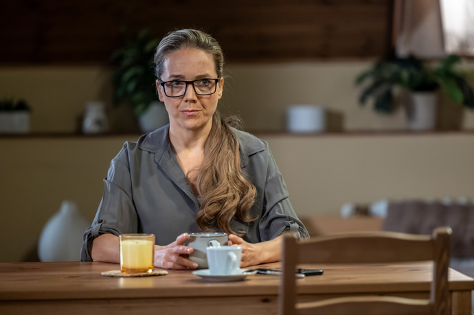 Nekonečný seriál Ulice sleduje dramatické osudy několika spřátelených rodin žijících v sousedství
