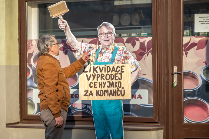 Nekonečný seriál Ulice sleduje dramatické osudy několika spřátelených rodin žijících v sousedství
