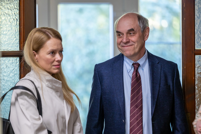 Nekonečný seriál Ulice sleduje dramatické osudy několika spřátelených rodin žijících v sousedství
