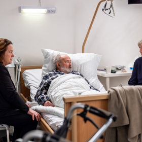 Nekonečný seriál Ulice sleduje dramatické osudy několika spřátelených rodin žijících v sousedství

