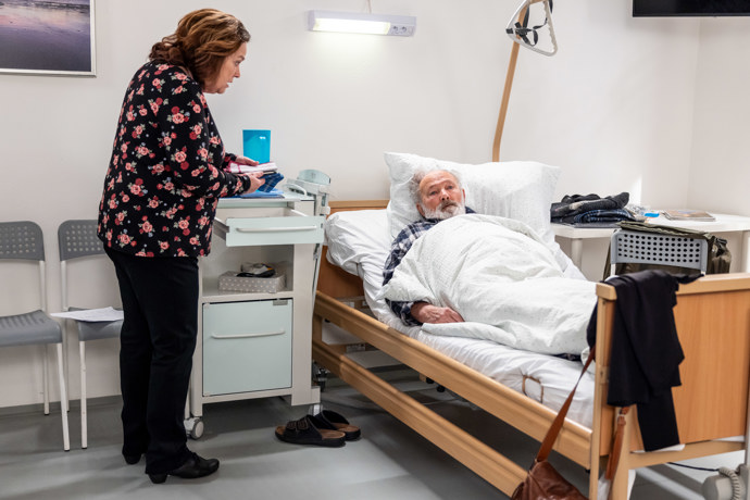 Nekonečný seriál Ulice sleduje dramatické osudy několika spřátelených rodin žijících v sousedství

