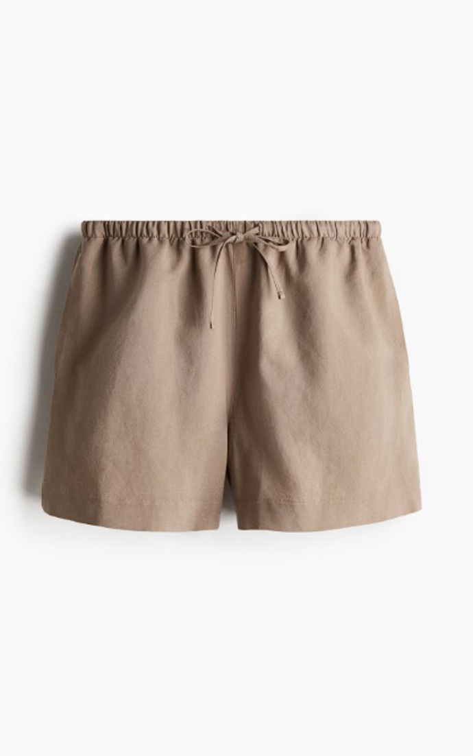 Šortky z lněné směsi se stahovací šňůrkou, H&M, 429 Kč

