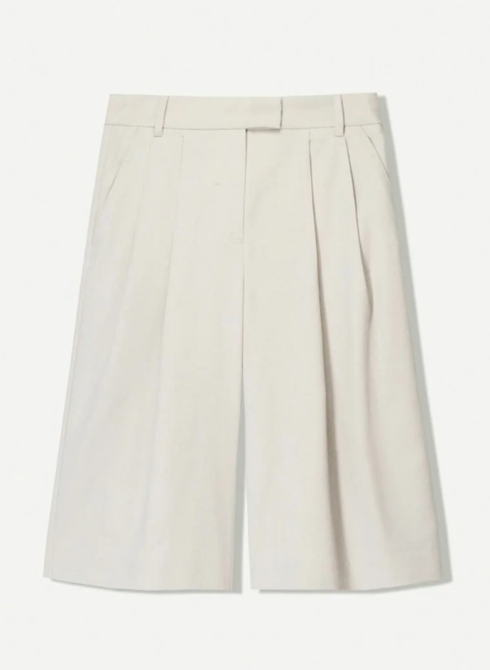 Béžové bermudy, Bershka, 849 Kč

