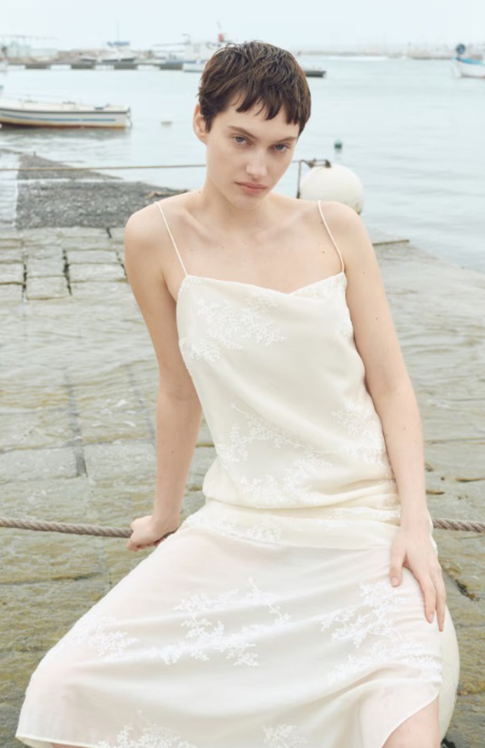 Vyšívané šaty slip dress, H&M, 839 Kč
