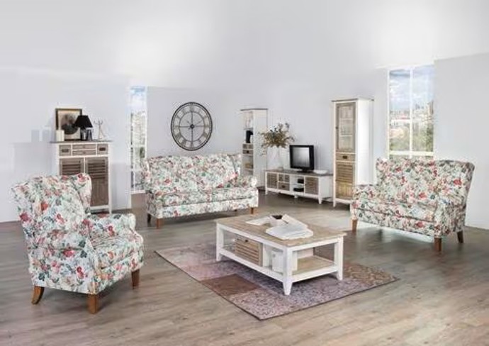 Zaměřte se hlavně na detaily a dosažení harmonie. Začněte třeba u textilu. Dokonale vypadají polštářky s květinovým vzorem, pastelové plédy, lehké závěsy nebo prostěradla s přírodních materiálů. Pokud chcete romantickou atmosféru zdůraznit ještě víc, zkuste krajkové nebo vyšívané detaily. Stačí i jen jeden takový doplněk. V ložnici krásně vynikne přehoz z jemného mušelínu, ve kterém si budete připadat jako na venkově ve francouzské Provence. Obývací pokoj naopak oživí váza s čerstvými květy, například tulipány, pivoňkami nebo růžemi. Stačí jeden takový dekorativní prvek a nálada se rázem promění.
Zaměřte se hlavně na detaily a dosažení harmonie. Začněte třeba u textilu. Dokonale vypadají polštářky s květinovým vzorem, pastelové plédy, lehké závěsy nebo prostěradla s přírodních materiálů. Pokud chcete romantickou atmosféru zdůraznit ještě víc, zkuste krajkové nebo vyšívané detaily. Stačí i jen jeden takový doplněk. V ložnici krásně vynikne přehoz z jemného mušelínu, ve kterém si budete připadat jako na venkově ve francouzské Provence. Obývací pokoj naopak oživí váza s čerstvými květy, například tulipány, pivoňkami nebo růžemi. Stačí jeden takový dekorativní prvek a nálada se rázem promění.