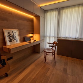Rekonstrukce bytu na Jižním Městě v Praze, navržená ateliérem dotegg architekti, přináší moderní pohled na panelákové bydlení.
