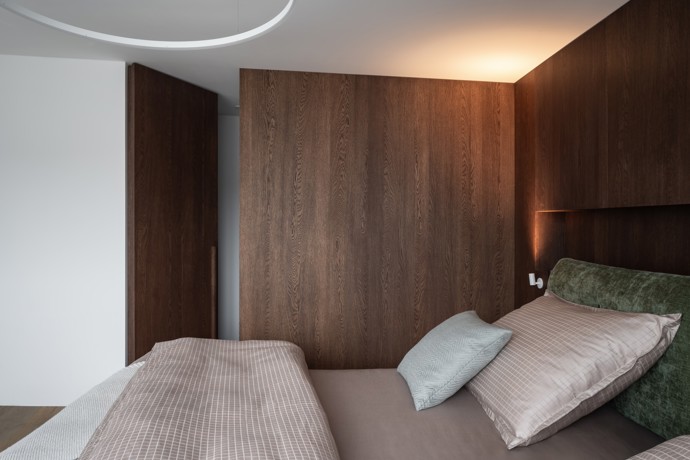Dům ve Vraném nad Vltavou se proměnil v elegantní, vrstevnatý interiér plný přírodních materiálů a špičkového řemesla. Ateliér Šesták vsadil na respekt k původní architektuře i na precizní design, který dává neotřelému prostoru nový smysl.
Dům ve Vraném nad Vltavou se proměnil v elegantní, vrstevnatý interiér plný přírodních materiálů a špičkového řemesla. Ateliér Šesták vsadil na respekt k původní architektuře i na precizní design, který dává neotřelému prostoru nový smysl.