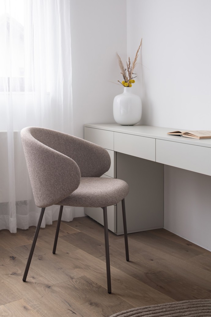 Dům ve Vraném nad Vltavou se proměnil v elegantní, vrstevnatý interiér plný přírodních materiálů a špičkového řemesla. Ateliér Šesták vsadil na respekt k původní architektuře i na precizní design, který dává neotřelému prostoru nový smysl.
Dům ve Vraném nad Vltavou se proměnil v elegantní, vrstevnatý interiér plný přírodních materiálů a špičkového řemesla. Ateliér Šesták vsadil na respekt k původní architektuře i na precizní design, který dává neotřelému prostoru nový smysl.