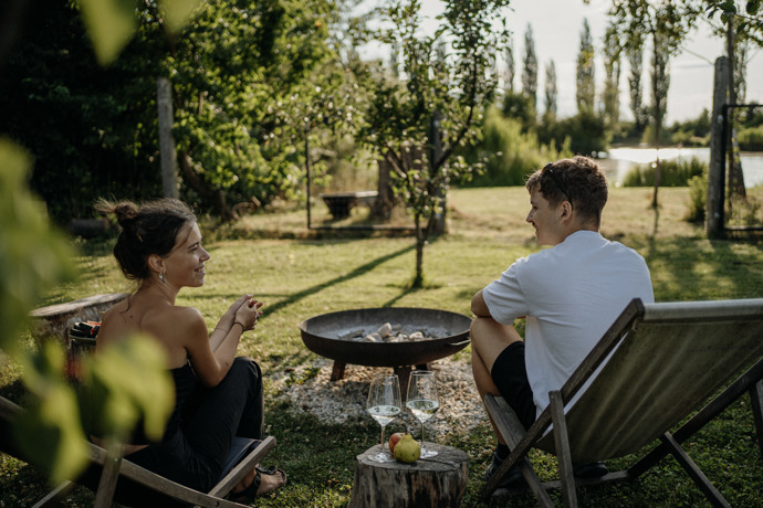 Užijte si nekonečný relax, pozorování hvězd nebo si jednoduše najděte jen chvilku pro sebe a pro své blízké.
Užijte si nekonečný relax, pozorování hvězd nebo si jednoduše najděte jen chvilku pro sebe a pro své blízké.