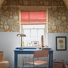 Chalk paint je kámoš začátečníků. Nepotřebujete podkladový nátěr a když se někde netrefíte, stačí lehce přebrousit. Výsledný vzhled není o dokonalosti, ale o dojmu.
