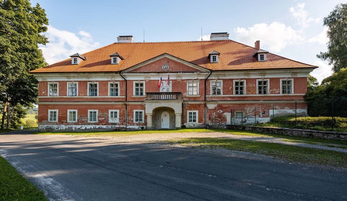 I když prošel poměrně velkou rekonstrukcí, stále není ani zdaleka hotovo a na nového majitele čekají další investice.
