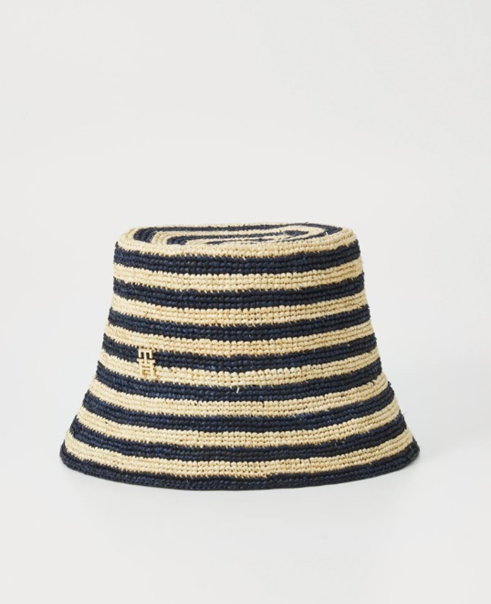 Bucket hat, Tommy Hilfiger, 2 000 Kč

