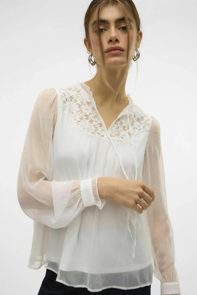 Blůza zdobená krajkou, Vero Moda, 999 Kč
