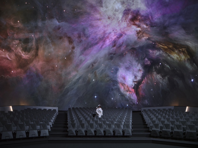 V srdci pražské Stromovky se po dvouleté modernizaci otevřelo největší LED planetárium na světě. Rekonstrukce za 300 milionů korun přináší zážitek, který nemá ve světě obdoby – a to i díky nové energetické koncepci využívající geotermální vrty.
