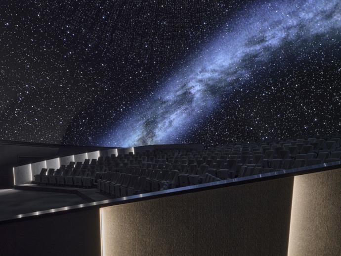 V srdci pražské Stromovky se po dvouleté modernizaci otevřelo největší LED planetárium na světě. Rekonstrukce za 300 milionů korun přináší zážitek, který nemá ve světě obdoby – a to i díky nové energetické koncepci využívající geotermální vrty.
