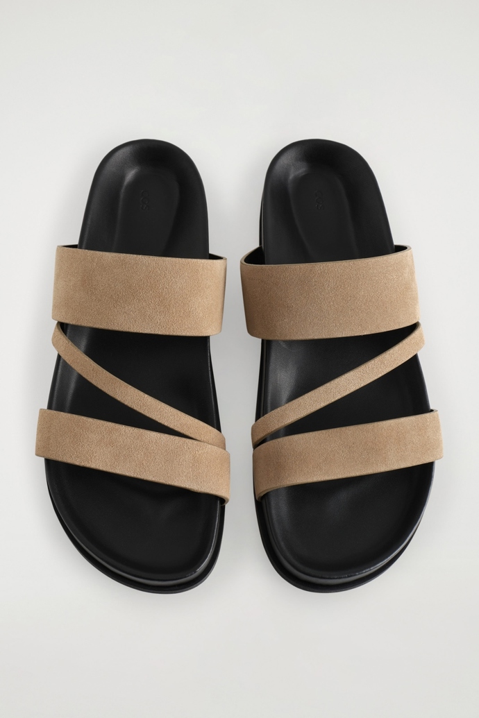 Cos, 135 eur
Cos, 135 eur