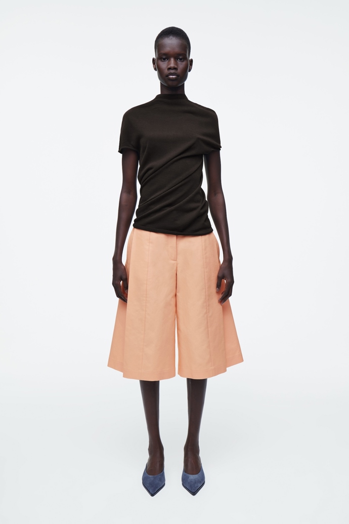 Cos, 150 eur
Cos, 150 eur
