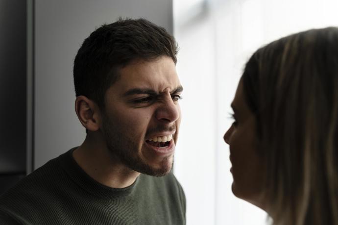 Místo nej přišly výčitky. Často cítila vinu, provinění. Netušila, jak se s tím vším vyrovnat. Roky slyšela, že je něco špatně. Roky trpěla. A uzdravování je pomalé a dost těžké. Nakonec se jí to ale povedlo. ŽIje sama, v malém bytě, je spokojená a svobodná. 
