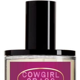 D.S. & Durga Cowgirl Grass s vůní liči, bergamotu, jasmínové vody, kvetoucí trávy, pivoňky, ambry a pižma, 50 ml 4350 Kč
