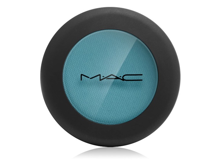 Tyrkysové oční stíny, MAC Cosmetics, 668 Kč
