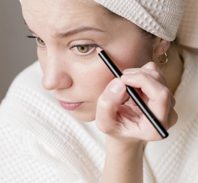 voděodolná oční linka hnědá, Lancome, Notino, 670 Kč
voděodolná oční linka hnědá, Lancome, Notino, 670 Kč