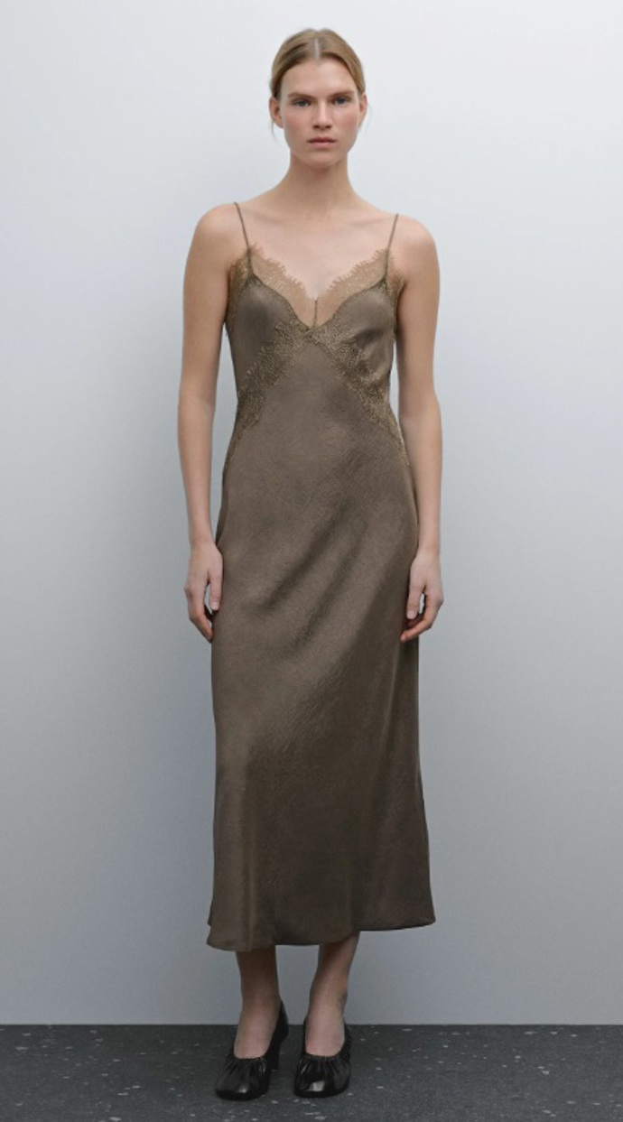 Letní večerní šaty, Massimo Dutti, 2 999 Kč
