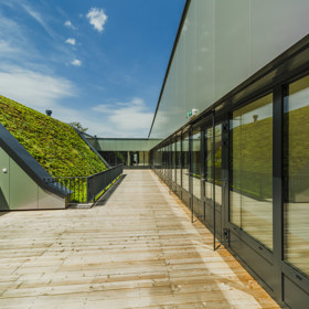 Společnost Loxone přináší chytrá řešení nejen do Základní školy SVAT, ale i do dalších vzdělávacích institucí napříč Českou republikou, například do nově otevřené mateřské školy v Čáslavi.
Společnost Loxone přináší chytrá řešení nejen do Základní školy SVAT, ale i do dalších vzdělávacích institucí napříč Českou republikou, například do nově otevřené mateřské školy v Čáslavi.