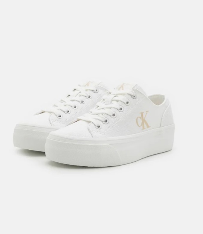 Bílé tenisky, Calvin Klein Jeans, 1 600 Kč
