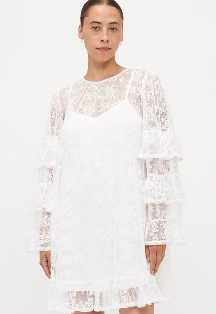 Krajkové volánové šaty, Vero Moda, 1 560 Kč
