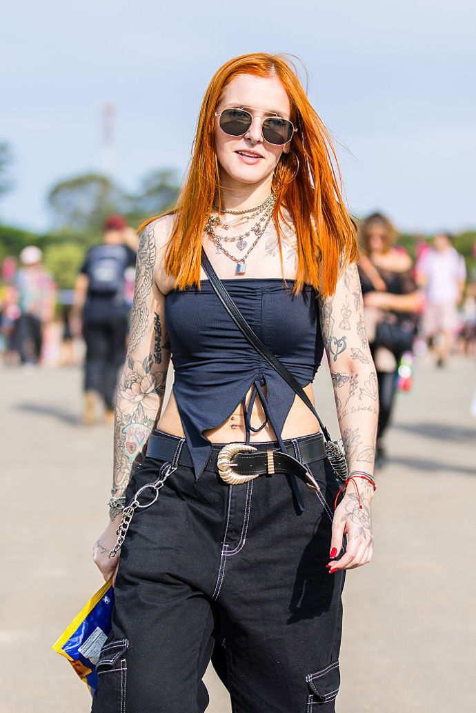 Celočerným outfitem rozhodně nic nezkazíte, jen tentokrát přidejte o něco více šperků a doplňků než na běžné dny.
