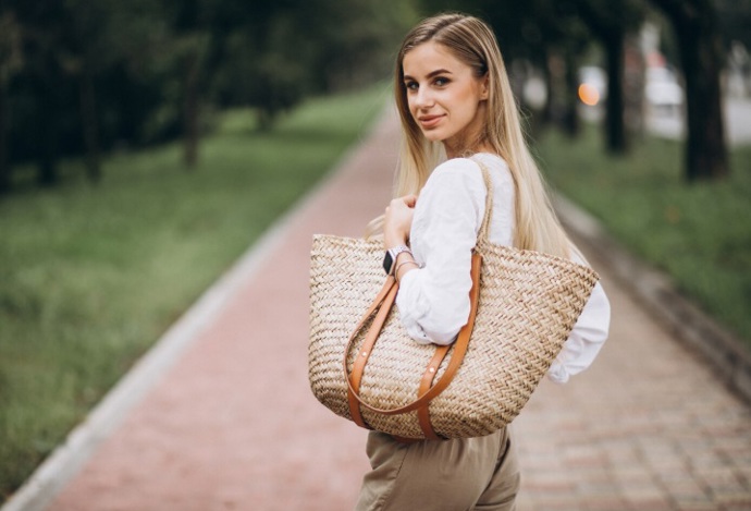 Shopper Bag jsou oblíbené modely, do kterých uložíte klidně i nákup. Přírodní ratan je přitom dostatečně silný, aby odolal i vyšší zátěži.
Shopper Bag jsou oblíbené modely, do kterých uložíte klidně i nákup. Přírodní ratan je přitom dostatečně silný, aby odolal i vyšší zátěži.