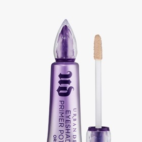 Podkladová báze pod oční stíny, Urban Decay, 653 Kč
