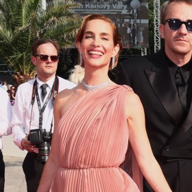 Hana Vágnerová na loňském ročníku KVIFF předvedla nádherné vzdušné šaty připomínající mořskou pěnu. 
