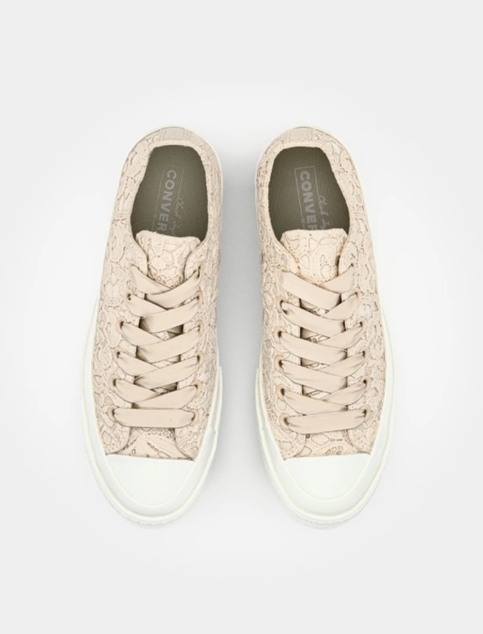 Krajkové tenisky, Converse, 1 596 Kč
Krajkové tenisky, Converse, 1 596 Kč